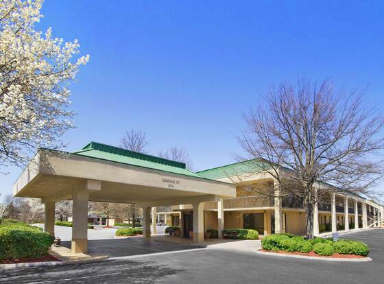 Howard Johnson by Wyndham Greensboro Near the Coliseum allows check-in for 18 year-old guests