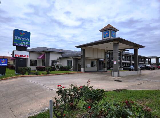 Express Inn Hobby allows check-in for 18 year-old guests