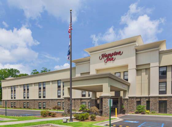 Hampton Inn Lagrange near Callaway Gardens allows check-in for 18 year-old guests