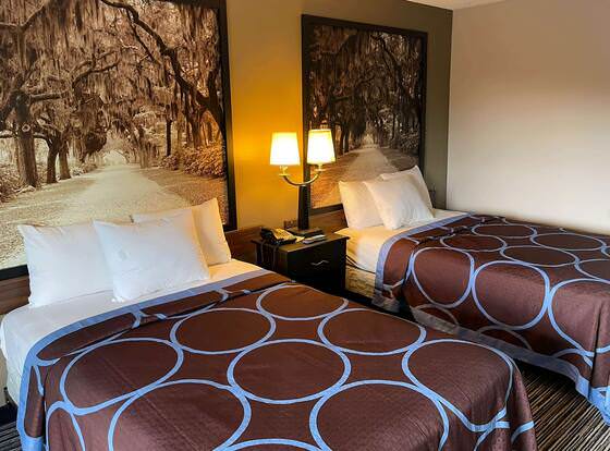 Super 8 by Wyndham Elberton allows check-in for 18 year-old guests