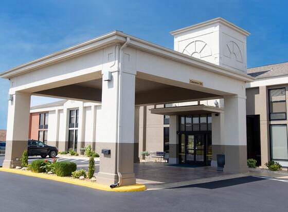 Holiday Inn Express Marshfield, an IHG Hotel allows check-in for 18 year-old guests
