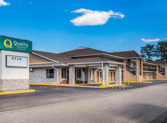 Quality Inn & Suites allows check-in for 18 year-old guests