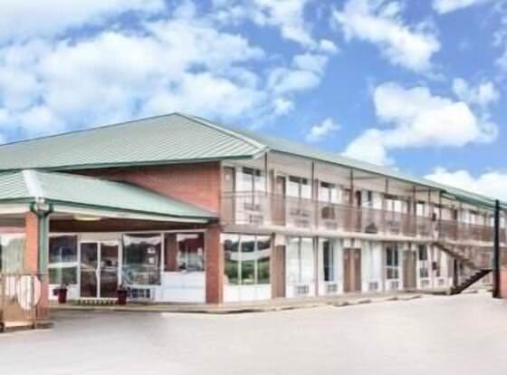 Days Inn by Wyndham Newport allows check-in for 18 year-old guests