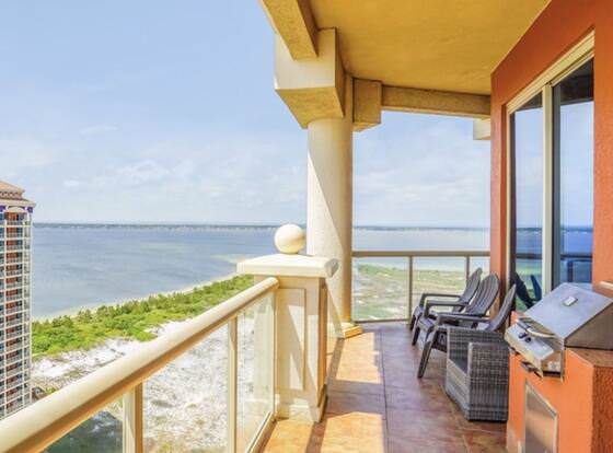 PORTOFINO ISLAND RESORT allows check-in for 18 year-old guests