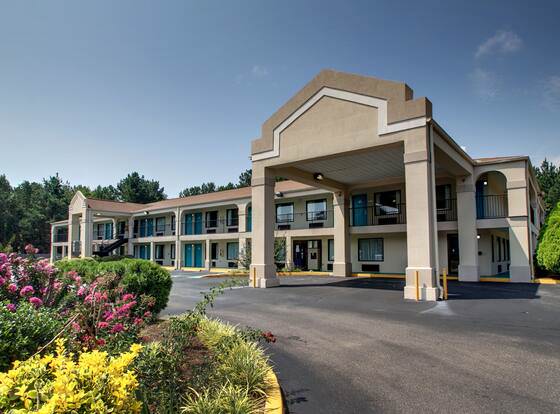 Key West Inn - Roanoke allows check-in for 18 year-old guests