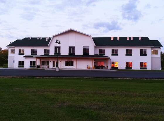 Lakes Inn at Dunvilla allows check-in for 18 year-old guests