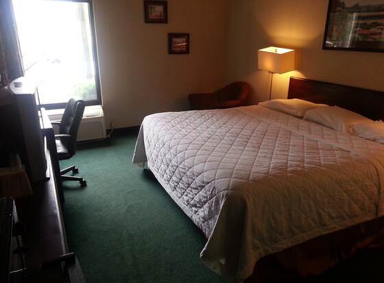 Town Inn & Suites South Plainfield-Piscataway allows check-in for 18 year-old guests