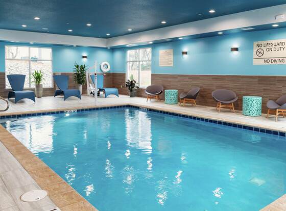 Hampton Inn & Suites Pittsburgh New Stanton allows check-in for 18 year-old guests