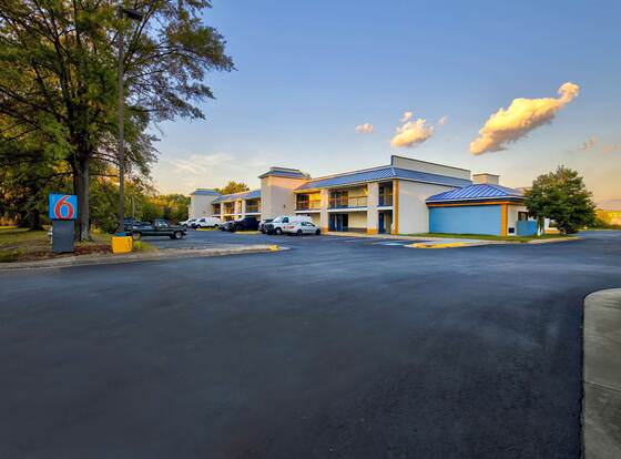 Motel 6 Ashland, VA allows check-in for 18 year-old guests