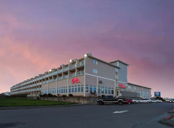 Shilo Inn Suites Hotel - Ocean Shores allows check-in for 18 year-old guests