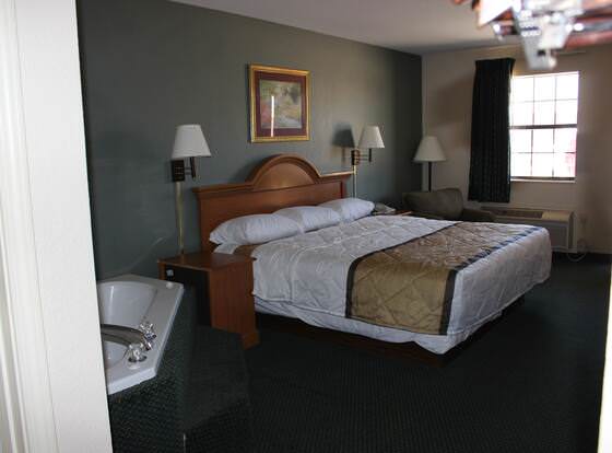 Nationwide 9 Inn allows check-in for 18 year-old guests