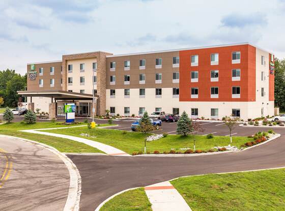 Holiday Inn Express & Suites Elkhart North, an IHG Hotel allows check-in for 18 year-old guests