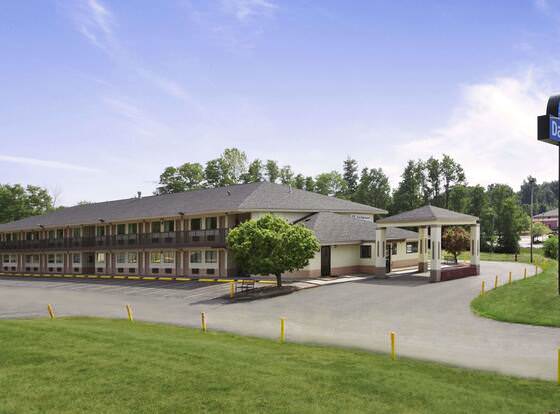 Days Inn by Wyndham Cloverdale Greencastle allows check-in for 18 year-old guests