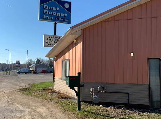 Best budget inn allows check-in for 18 year-old guests