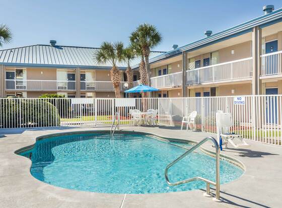 Days Inn by Wyndham Adel allows check-in for 18 year-old guests