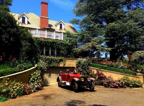 The Inn on Knowles Hill Bed & Breakfast allows check-in for 18 year-old guests