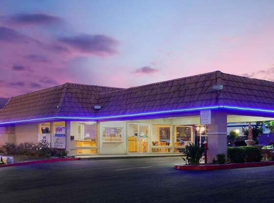 Knights Inn Palmdale allows check-in for 18 year-old guests