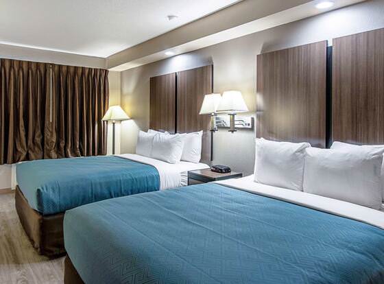 Econo Lodge Kingsville allows check-in for 18 year-old guests