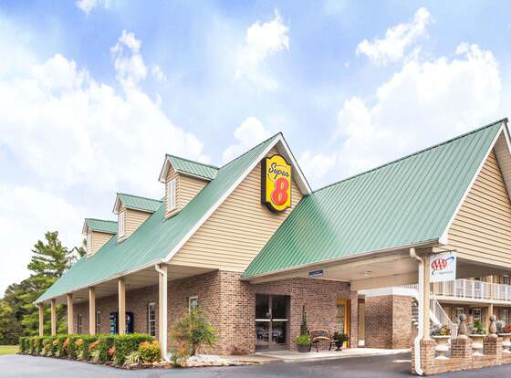 Super 8 by Wyndham Kingston allows check-in for 18 year-old guests