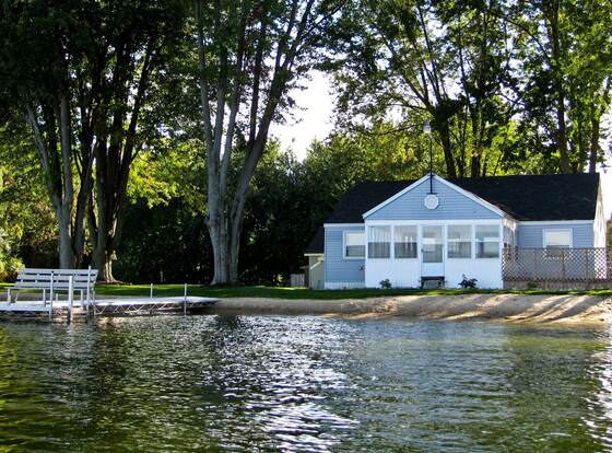 On Pointe Lakefront Resort allows check-in for 18 year-old guests