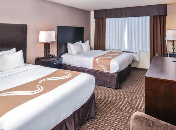 Quality Inn Hotel, Kent - Seattle allows check-in for 18 year-old guests