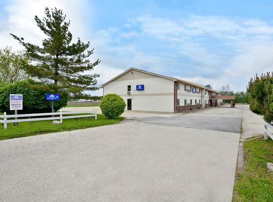 Americas Best Value Inn Decatur, IL allows check-in for 18 year-old guests