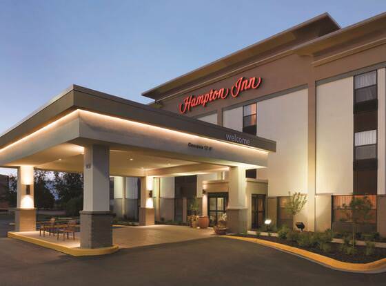 Hampton Inn Minneapolis/St. Paul-Woodbury allows check-in for 18 year-old guests