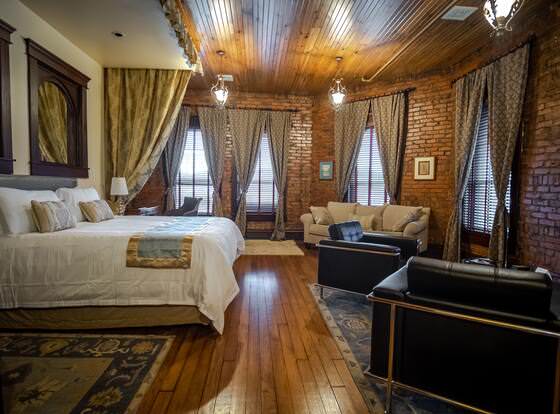 The Hackett Hotel allows check-in for 18 year-old guests