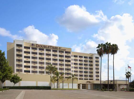 DoubleTree by Hilton Los Angeles - Norwalk allows check-in for 18 year-old guests