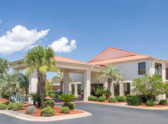 Days Inn & Suites by Wyndham Navarre Conference Center allows check-in for 18 year-old guests