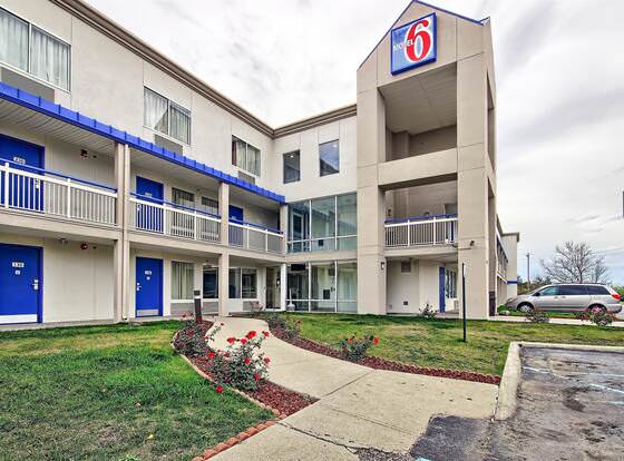 Motel 6 Columbus, OH - West allows check-in for 18 year-old guests
