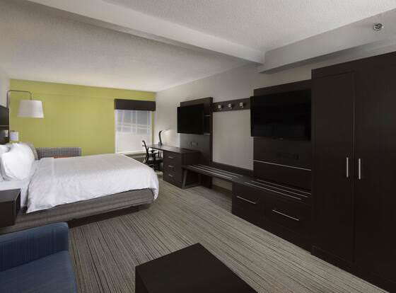 Holiday Inn Express Middlesboro, an IHG Hotel allows check-in for 18 year-old guests