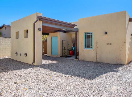 Casa Godzilla - Atomic Style in the Heart of Santa Fe allows check-in for 18 year-old guests
