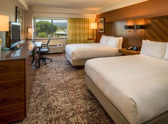 DoubleTree by Hilton San Francisco Airport allows check-in for 18 year-old guests