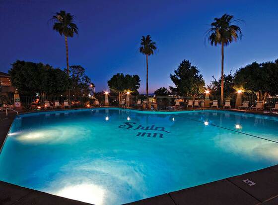 Shilo Inn Hotel & Suites - Yuma allows check-in for 18 year-old guests