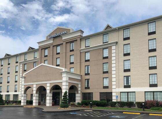 Comfort Inn Oak Ridge - Knoxville allows check-in for 18 year-old guests