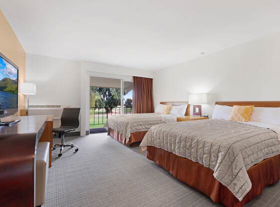 Ramada by Wyndham Holtville Golf Resort/El Centro allows check-in for 18 year-old guests