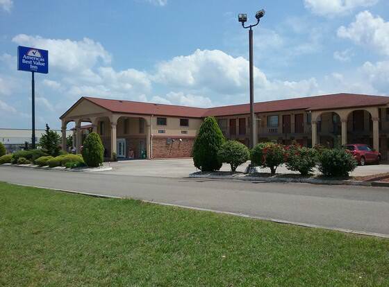 Americas Best Value Inn Blue Ridge allows check-in for 18 year-old guests