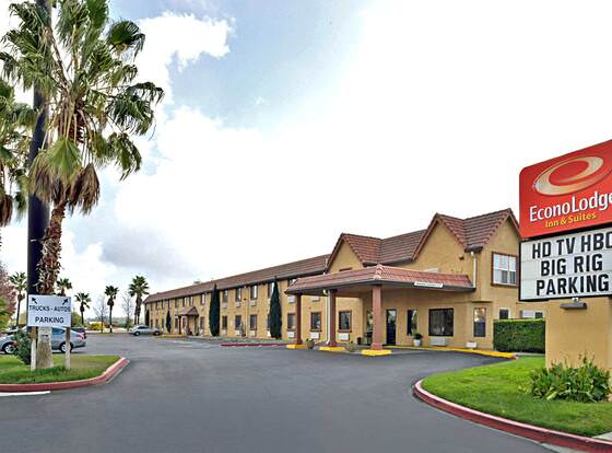 Econo Lodge Inn & Suites allows check-in for 18 year-old guests