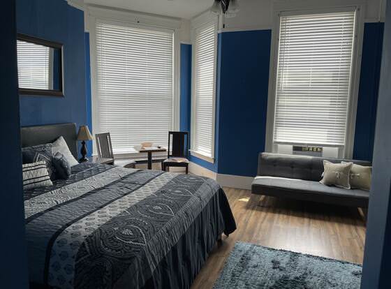 The Clinton Inn allows check-in for 18 year-old guests