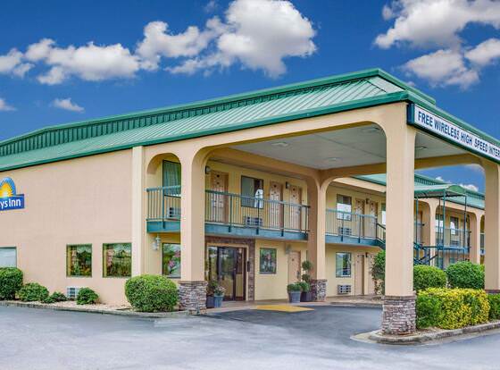 Days Inn by Wyndham Macon I-475 allows check-in for 18 year-old guests