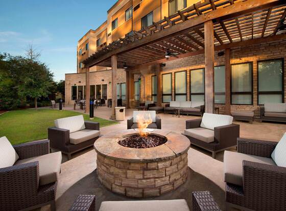 Courtyard Lufkin allows check-in for 18 year-old guests