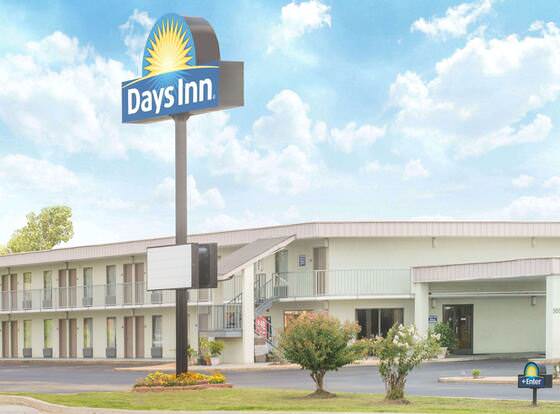 Days Inn by Wyndham Ripley allows check-in for 18 year-old guests