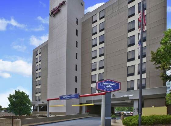 Hampton Inn Pittsburgh University/Medical Center allows check-in for 18 year-old guests