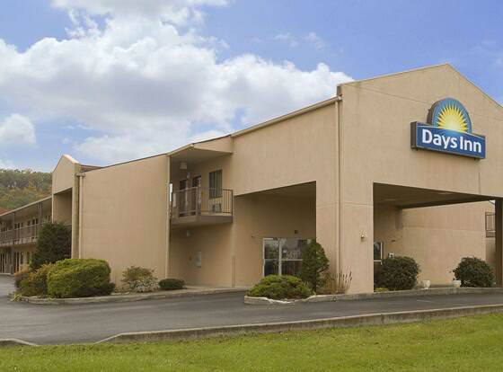 Days Inn by Wyndham Morehead allows check-in for 18 year-old guests