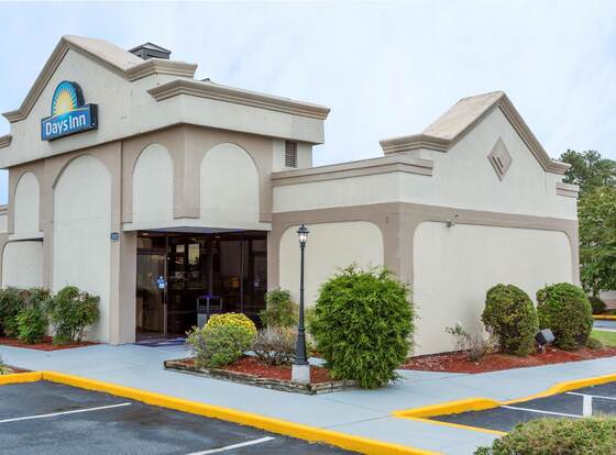 Days Inn by Wyndham Salisbury allows check-in for 18 year-old guests