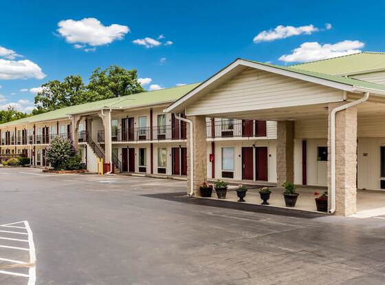 Red Roof Inn Monteagle - I-24 allows check-in for 18 year-old guests
