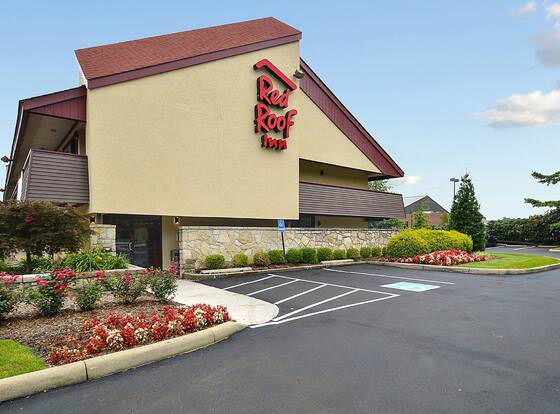 Red Roof Inn Louisville East - Hurstbourne allows check-in for 18 year-old guests