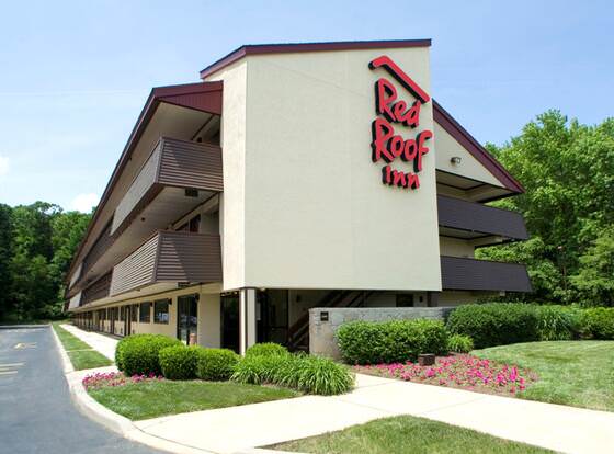 Red Roof Inn Allentown Airport allows check-in for 18 year-old guests