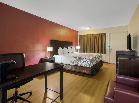 Red Roof Inn Atlanta South - Morrow allows check-in for 18 year-old guests